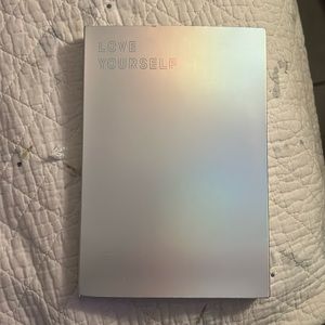 BTS- Love yourself album-silver
